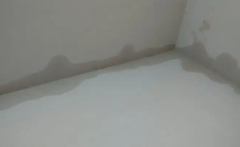 屋頂漏水的原因是？